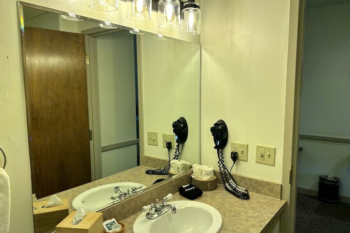 Room 183 of 259