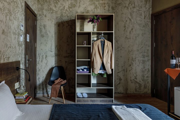 Room 8 of 14