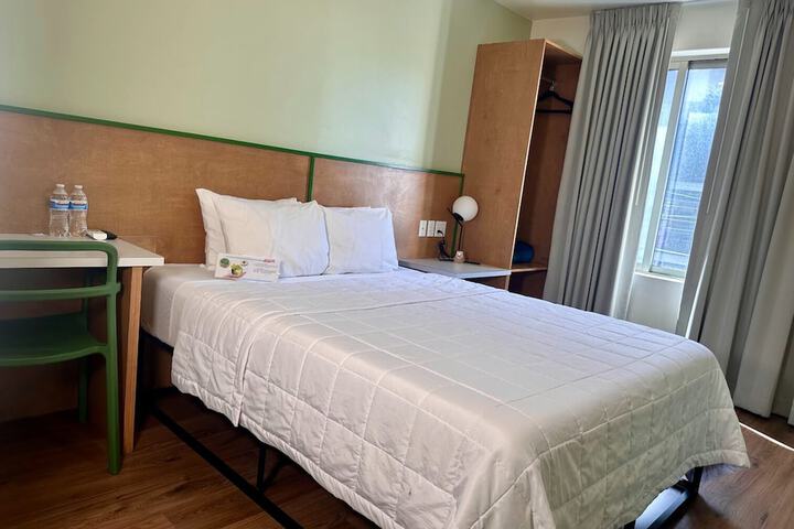 Room 14 of 24