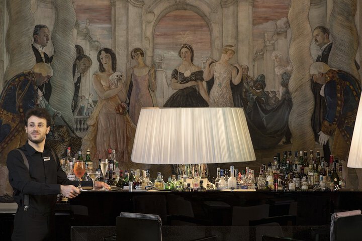 Lounge 72 of 91