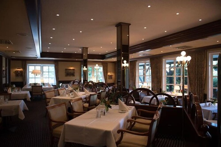 Dining 20 of 23