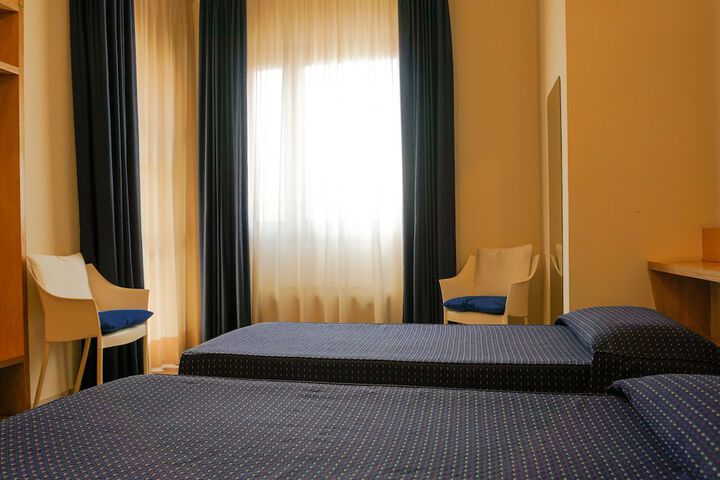 Room 11 of 36