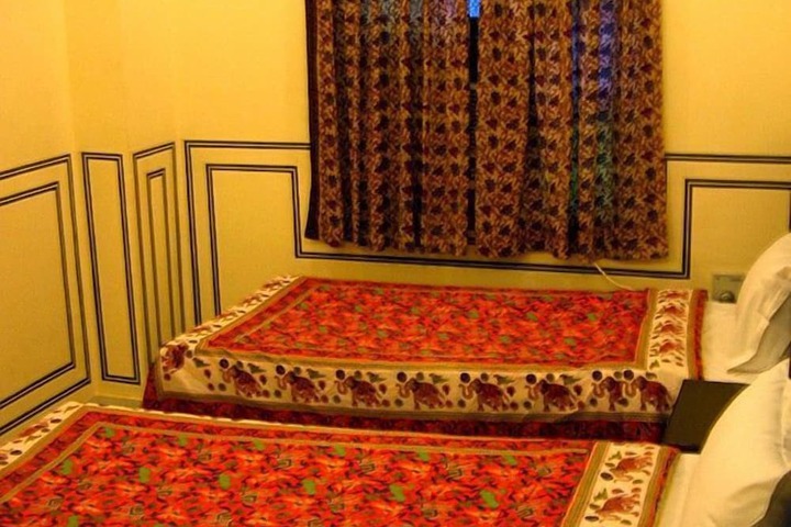 Room 10 of 26