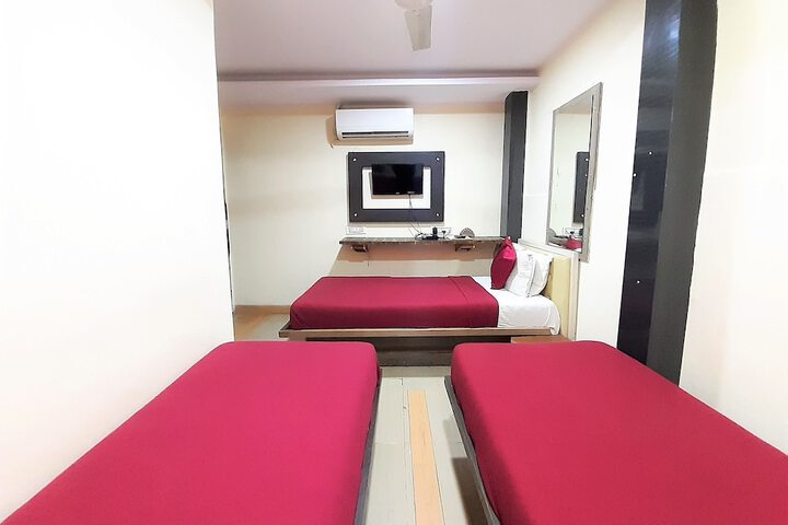 Room 10 of 16