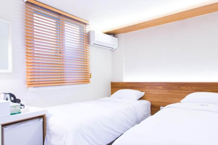 Room 10 of 41