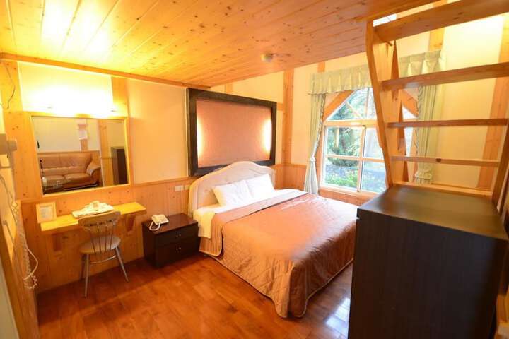 Room 10 of 32