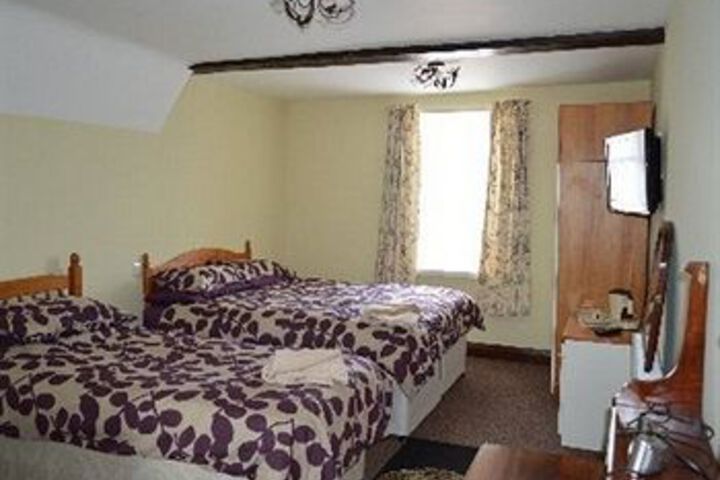 Room 6 of 13