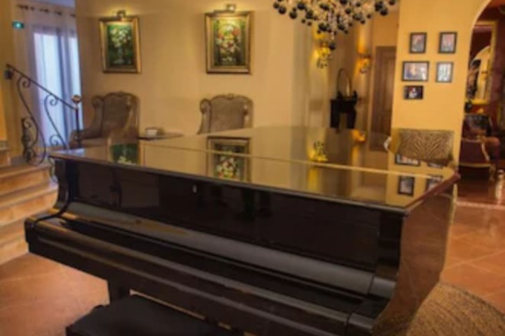 Entrance & Lobby