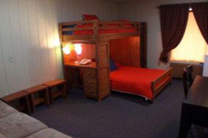 Room 33 of 48
