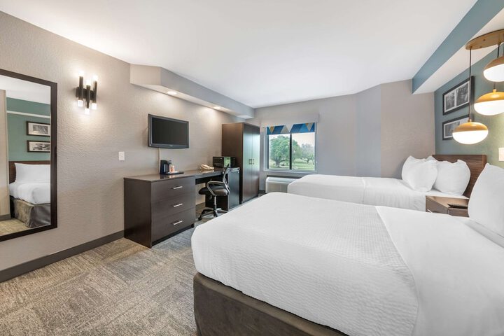 Double Accessible Queen Size Bed (12 of 12)