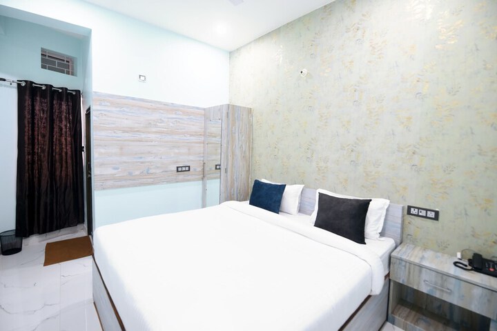 Room 9 of 28