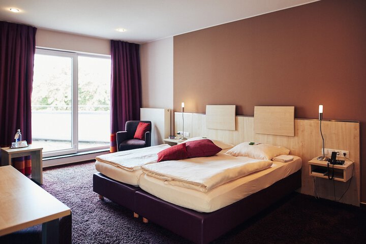 Room 4 of 98