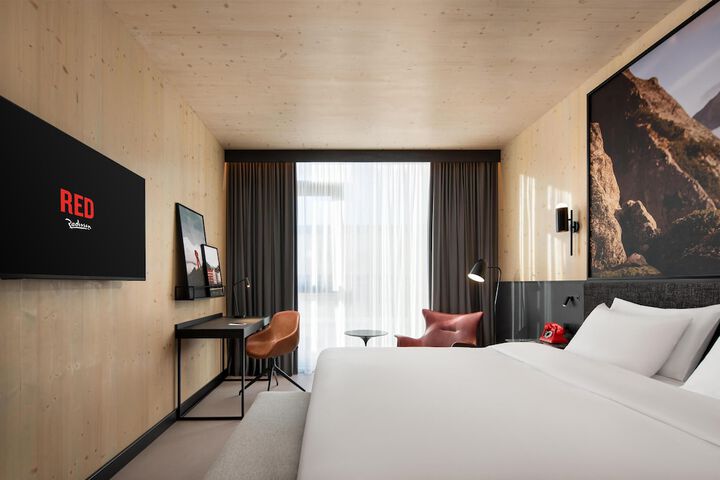 Room 4 of 39