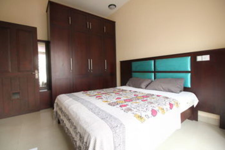 Room 12 of 27
