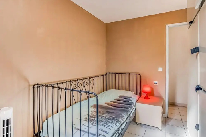 Room 6 of 20