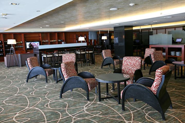 Lounge 102 of 116