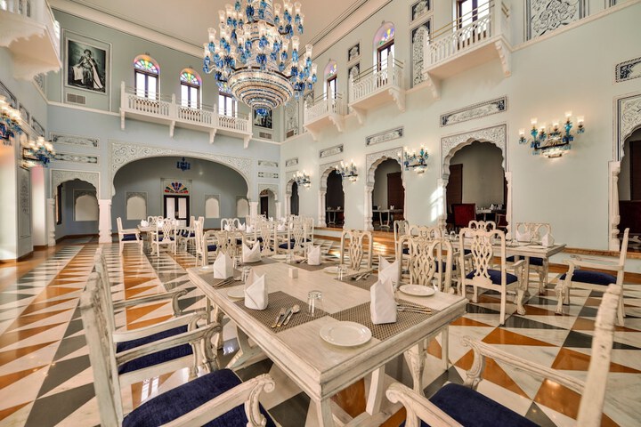 Dining 18 of 28