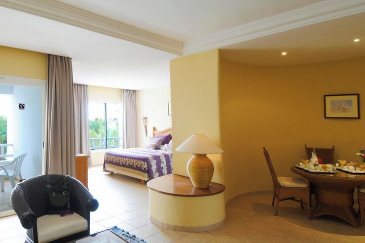 Room 35 of 148