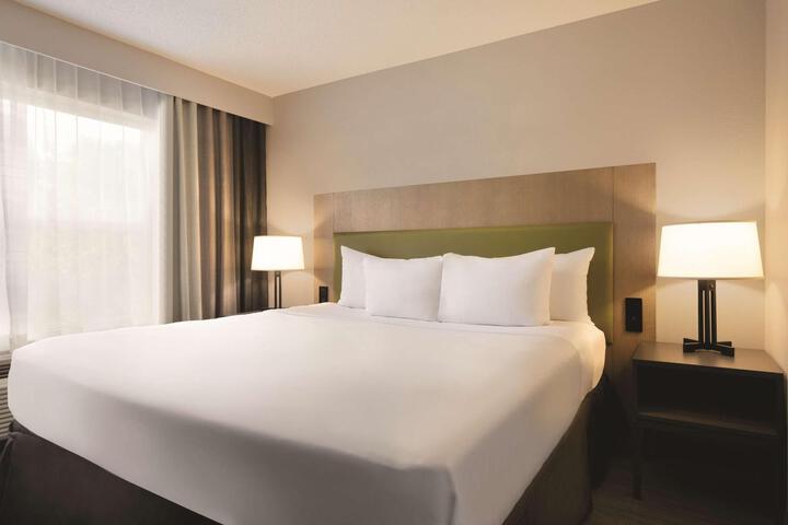 2 Queen Beds (3 of 8)