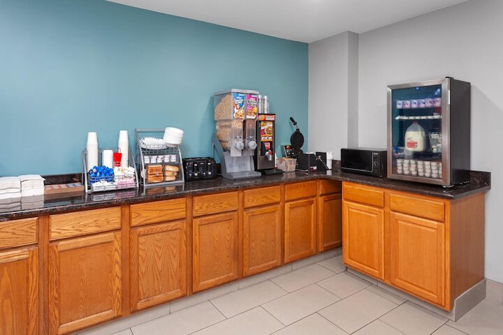 Breakfast/Coffee Service 23 of 25