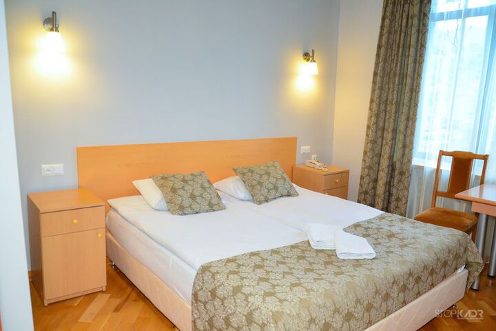 Room 4 of 44