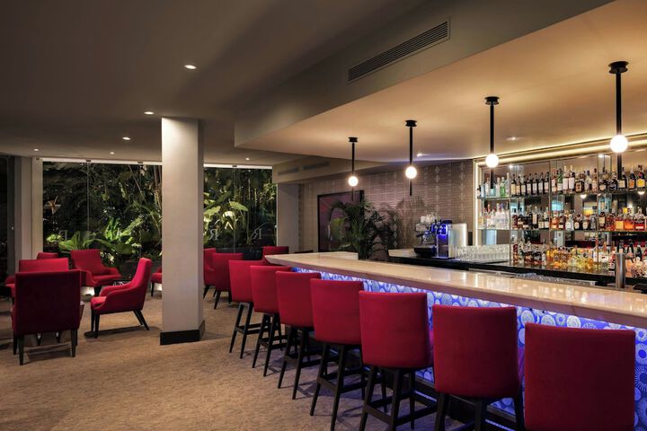 Lounge 105 of 135