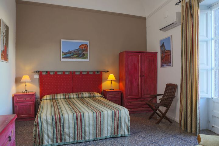 Room 6 of 14