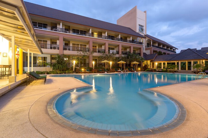 Pool Hotel