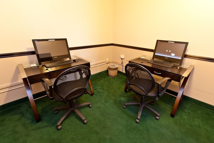 Business Center 30 of 35