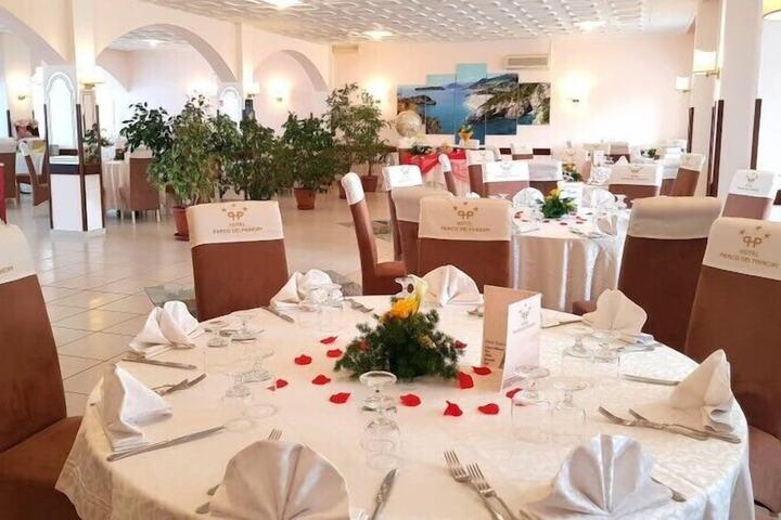 Ballroom/Hall 52 of 72