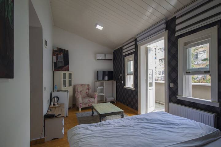 Room 25 of 99