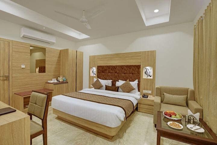Room 3 of 10