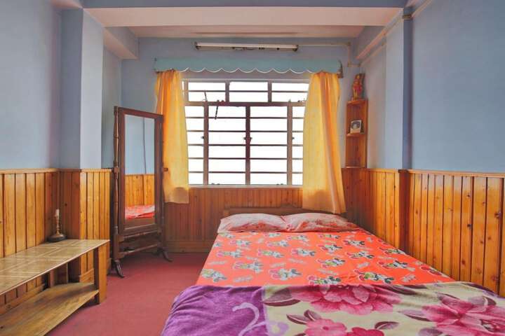 Room 4 of 10