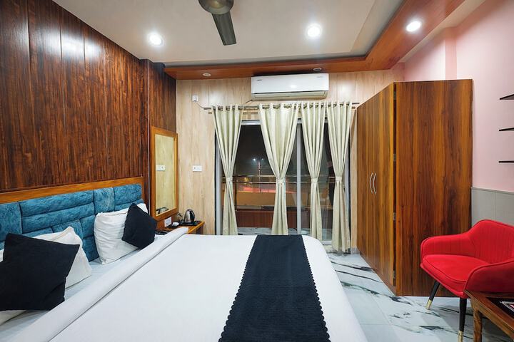 Room 12 of 18