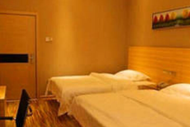 Room 4 of 83