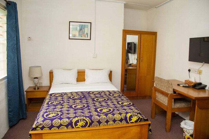 Room 18 of 38