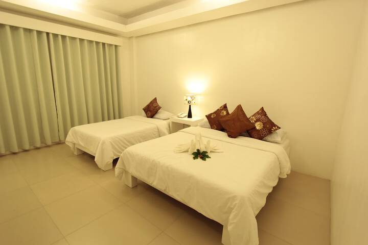 Room 9 of 32