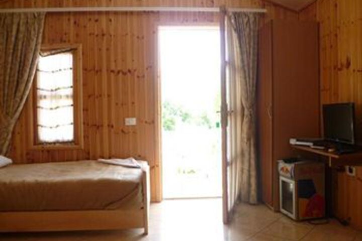 Room 14 of 28
