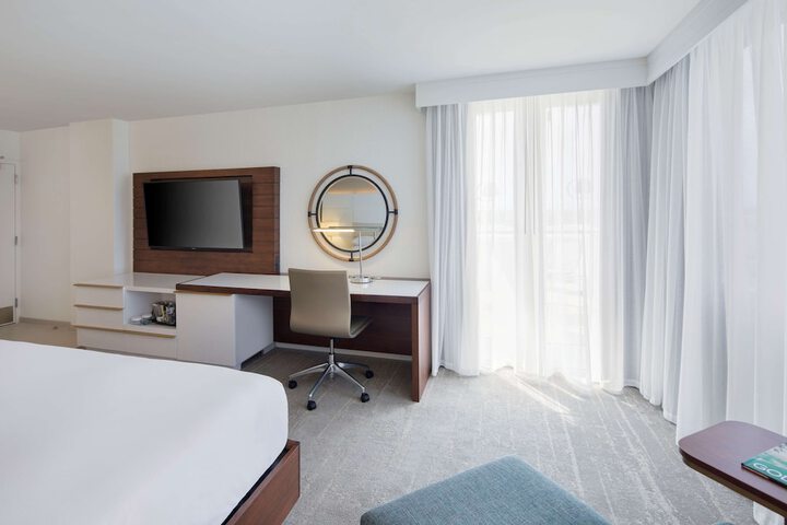 1 King Bed (4 of 41)