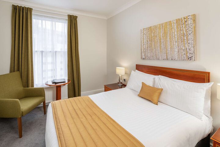 Room 32 of 109