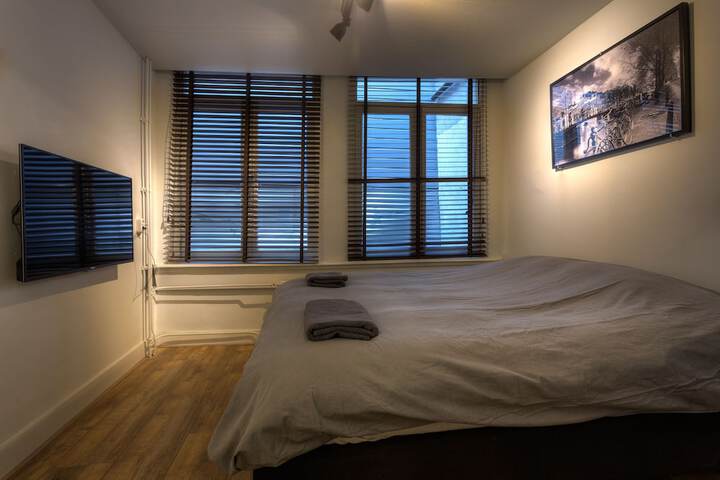 Room 5 of 32