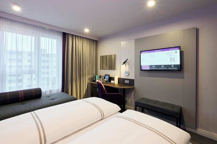 Room 14 of 45