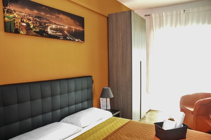 Room 32 of 97
