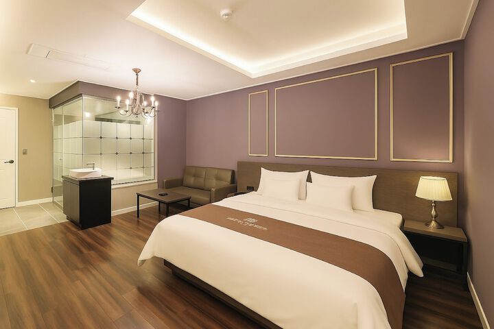Room 27 of 85