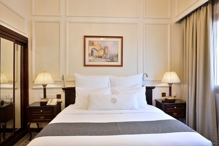 Room 14 of 100
