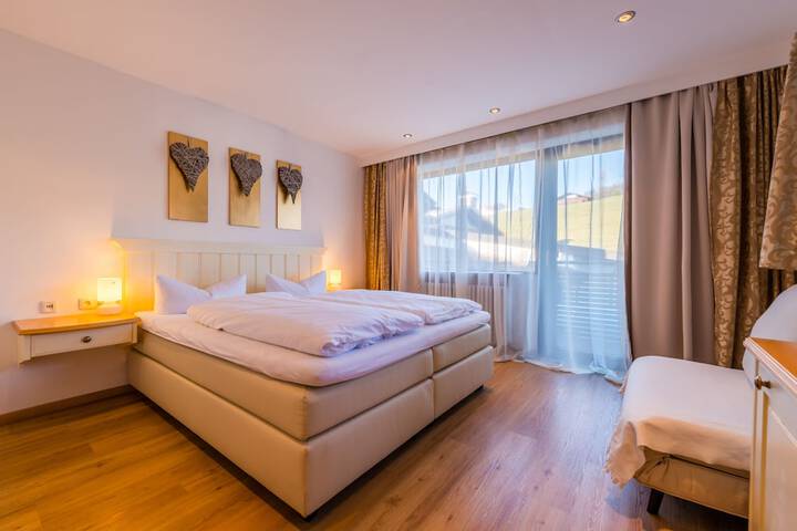 Room 4 of 30