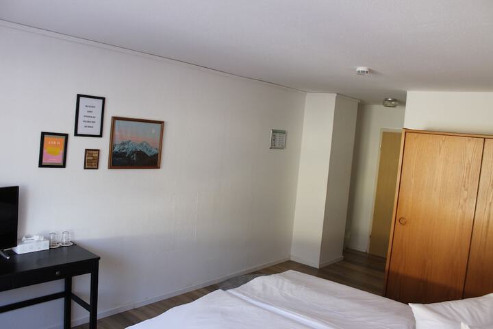 Room 28 of 81