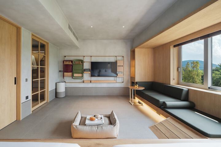 Room 3 of 120