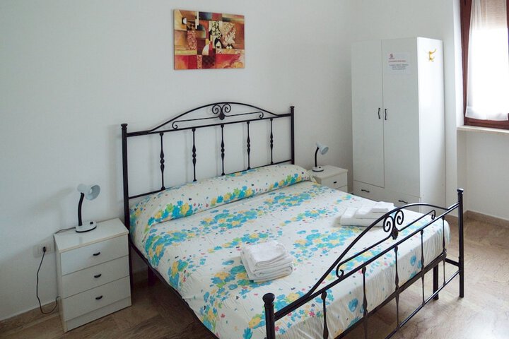 Room 5 of 16