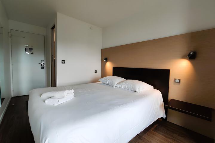 Room 18 of 28